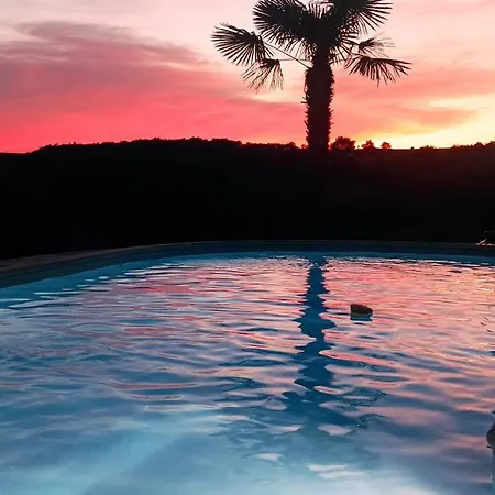 Le Hameau Saint-julien Nyaraló *